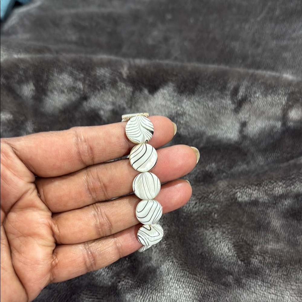 While shell zebra stripes flatback Coin Bracelet